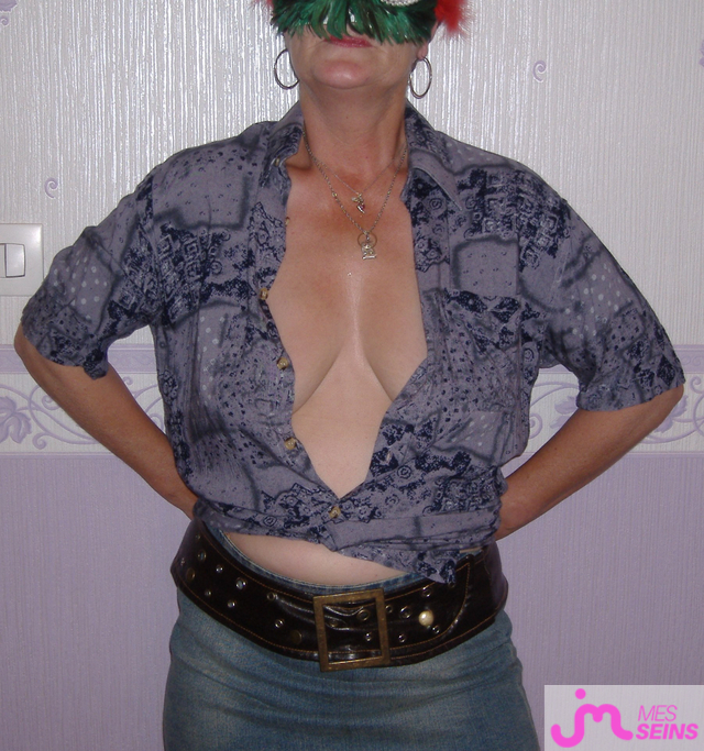 Photos de seins : seins de mamie