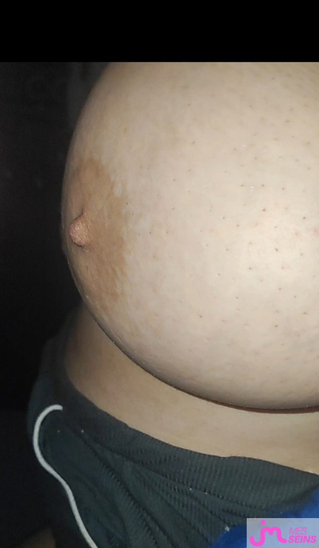 Les tr&egrave;s gros seins de Cynthia440