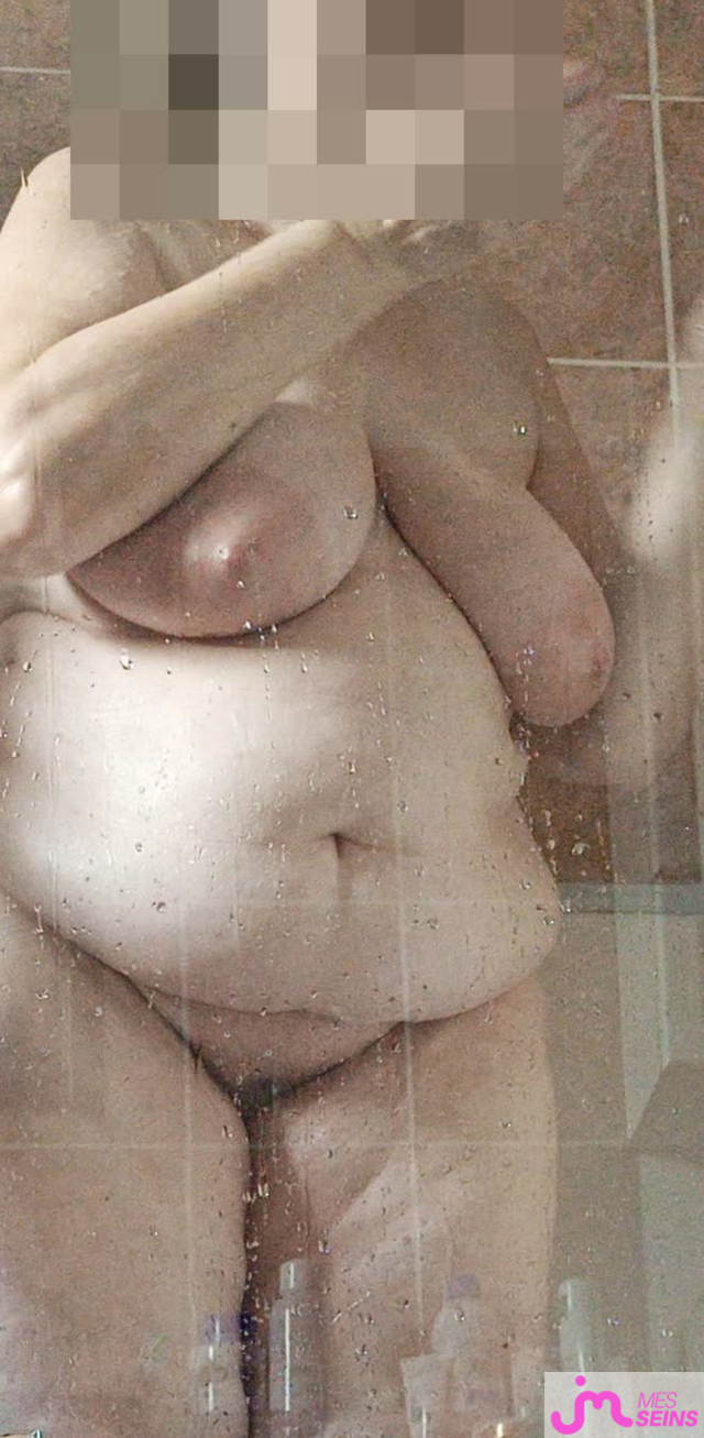 Les tr&egrave;s gros seins de Lolo4145