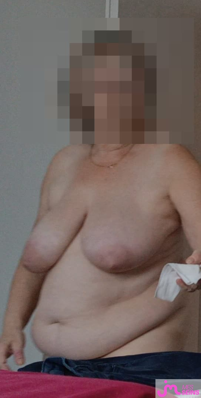 Les tr&egrave;s gros seins de Lolo4145