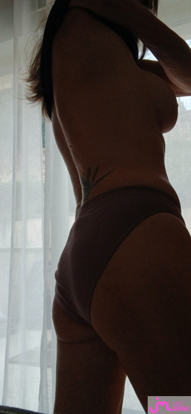 Les tr&egrave;s gros seins de Theafab