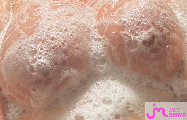Les tr&egrave;s gros seins de Carolineaenvie