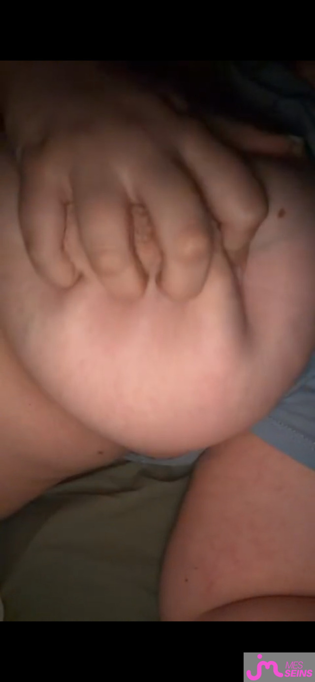 Les tr&egrave;s gros seins de annaxxx